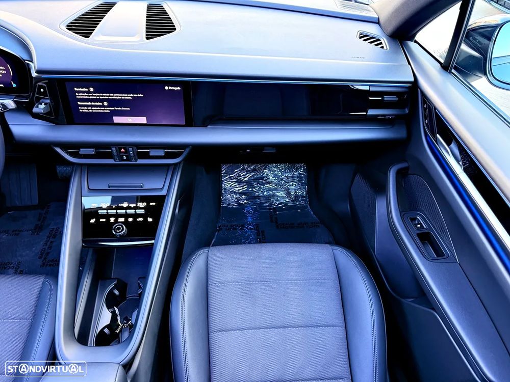 Porsche Macan Electric 4 - 12