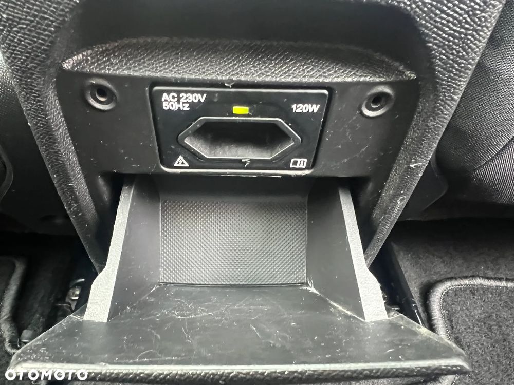 Peugeot 308 SW 1.2 PureTech Allure S&S - 32