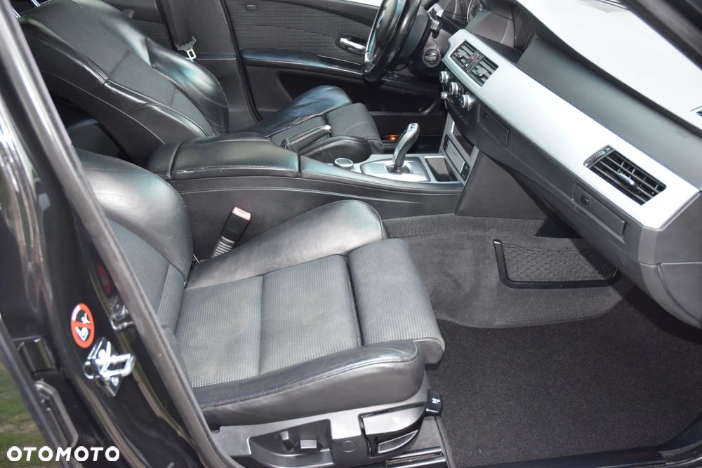 BMW Seria 5 520d - 33