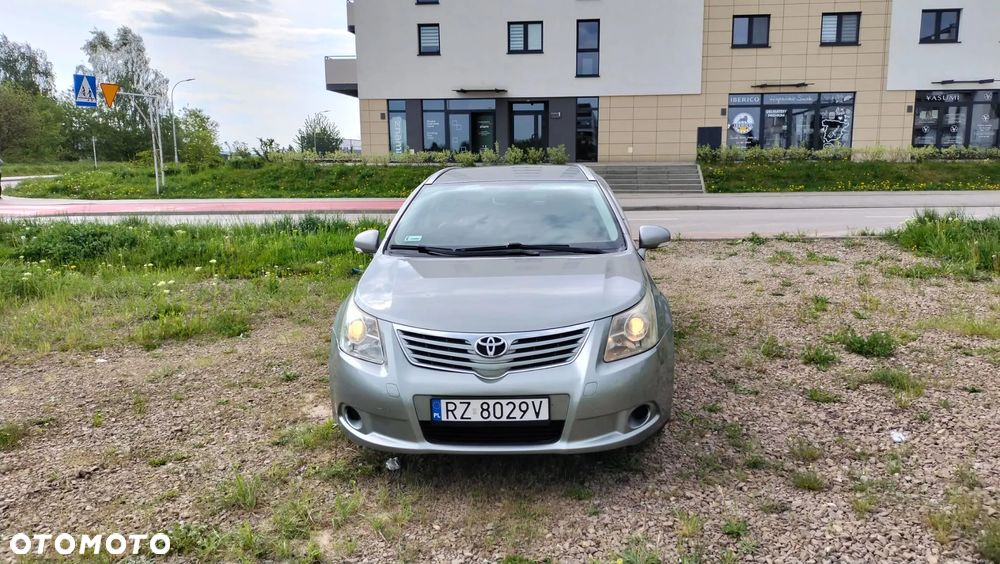 Toyota Avensis 2.0 D-4D - 1