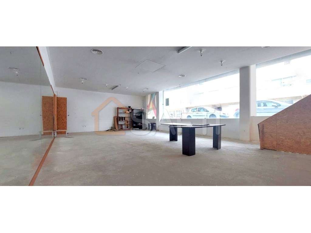 Estabelecimento comercial para arrendamento centro de Santa Maria d... - Grande imagem: 2/8