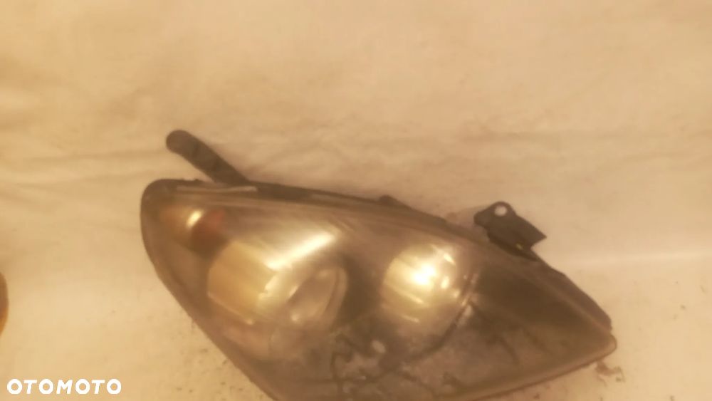 .  PRZOD PRZEDNIA LAMPA PRAWA OPEL ZAFIRA B - 2