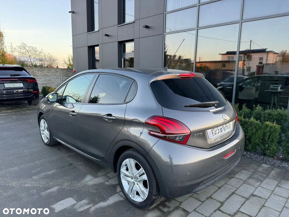 Peugeot 208 - 11