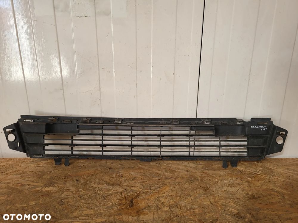 Kratka środkowa zderzaka Citroen Berlingo III LIFT - 1