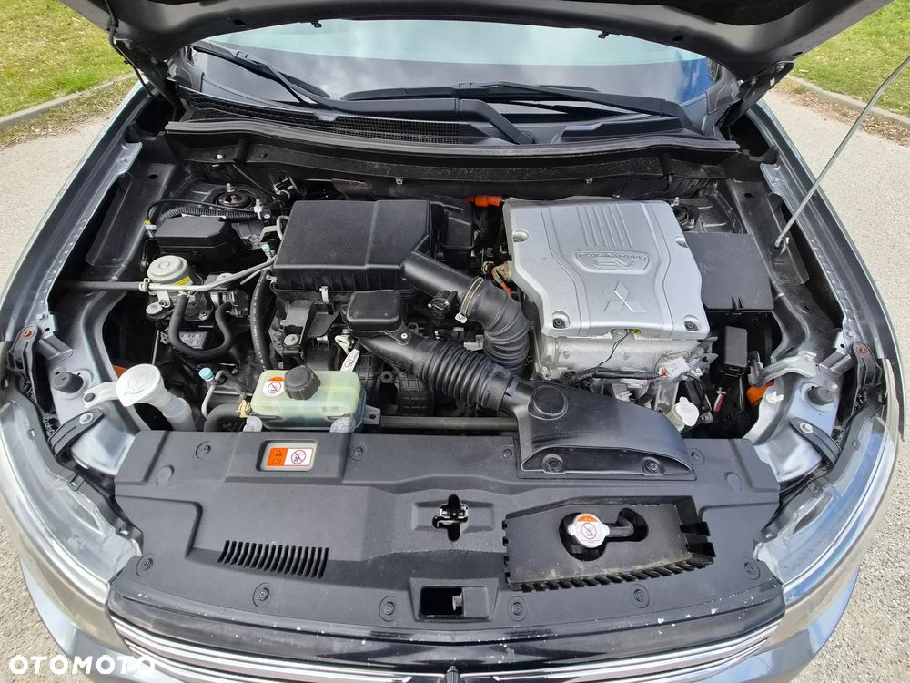 Mitsubishi Outlander - 30