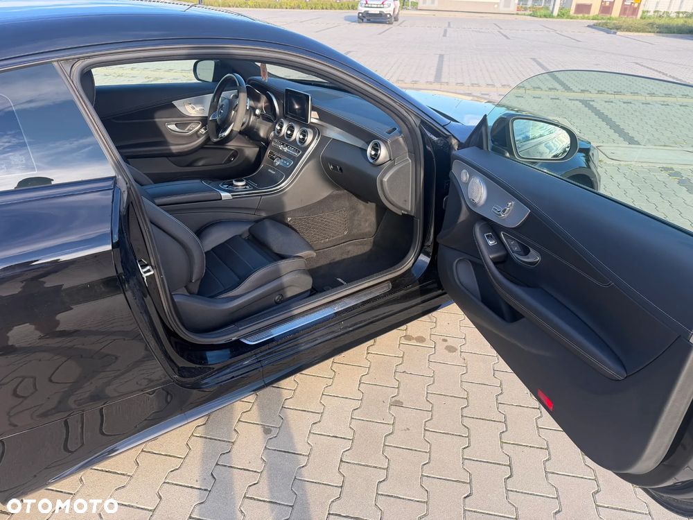 Mercedes-Benz Klasa C 300 9G-TRONIC Night Edition - 12