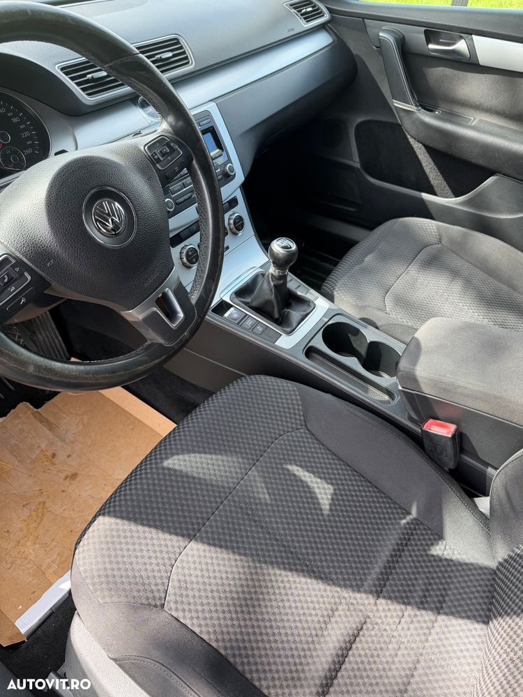 Volkswagen Passat 1.6 TDI BlueMotion - 11