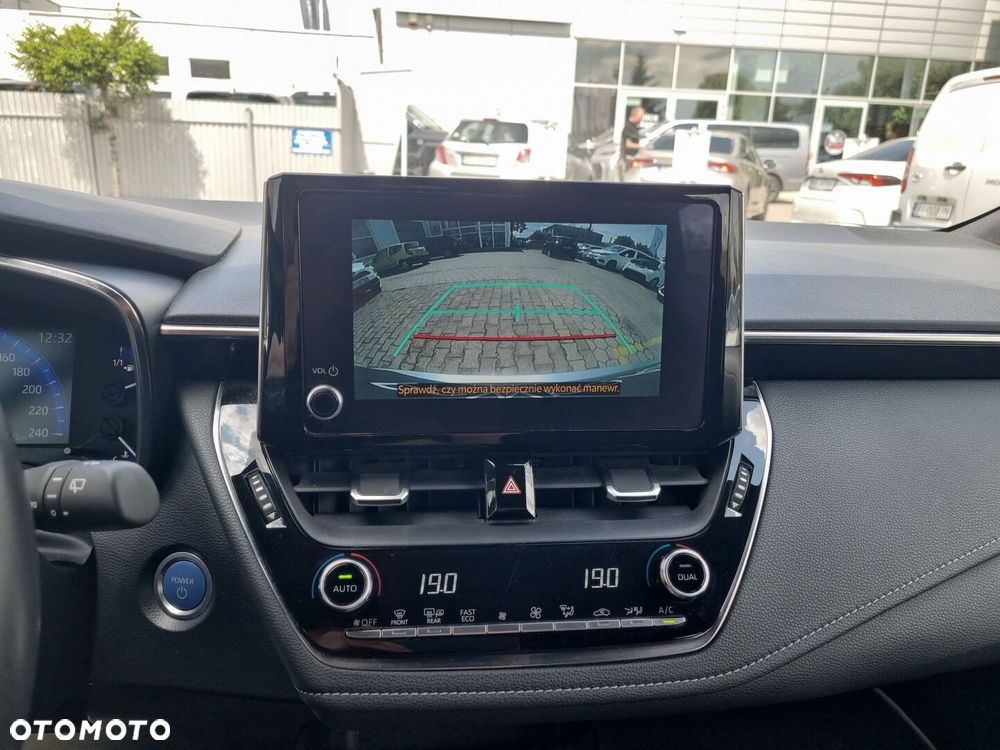Toyota Corolla 1.8 Hybrid Comfort - 22