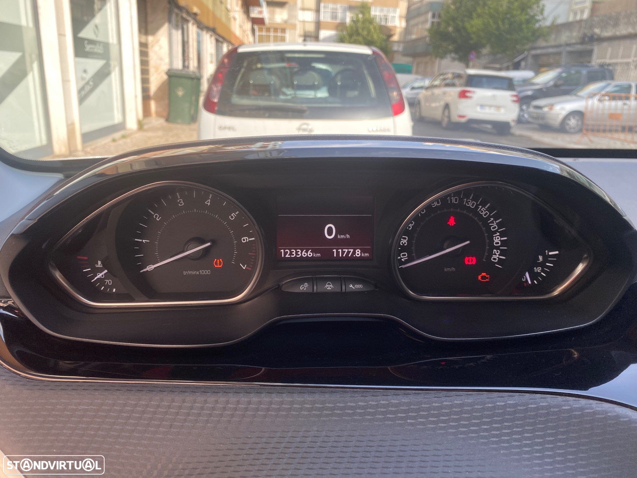 Peugeot 2008 1.2 PureTech Allure - 25