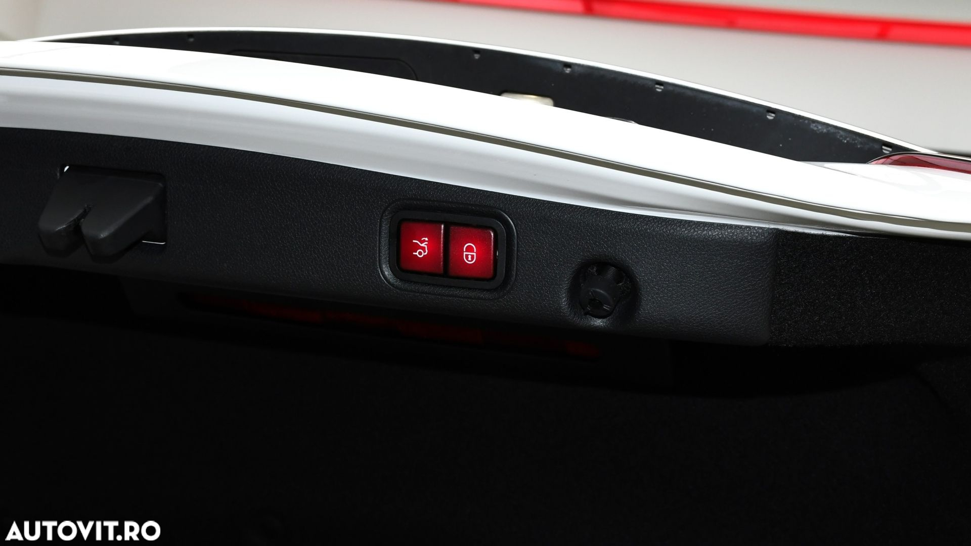 Mercedes-Benz E 300 4Matic 9G-TRONIC Exclusive - 30