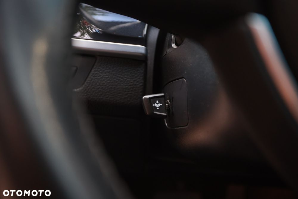 BMW Seria 5 525d Sport-Aut Luxury Line - 30