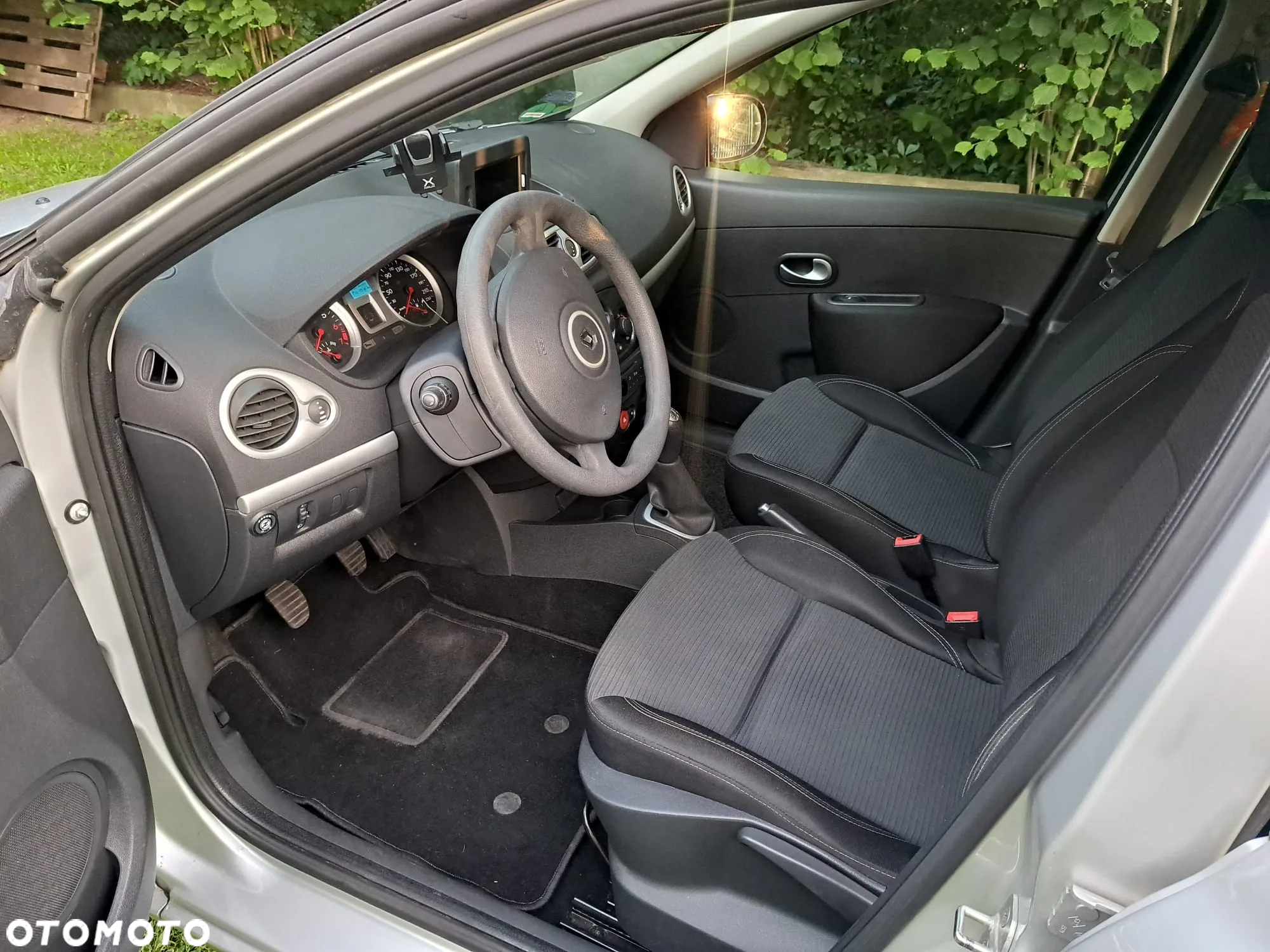 Renault Clio 1.2 16V 75 TomTom Edition - 6
