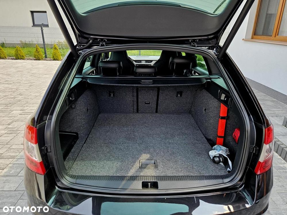 Skoda Octavia 2.0 TDI DSG RS - 32