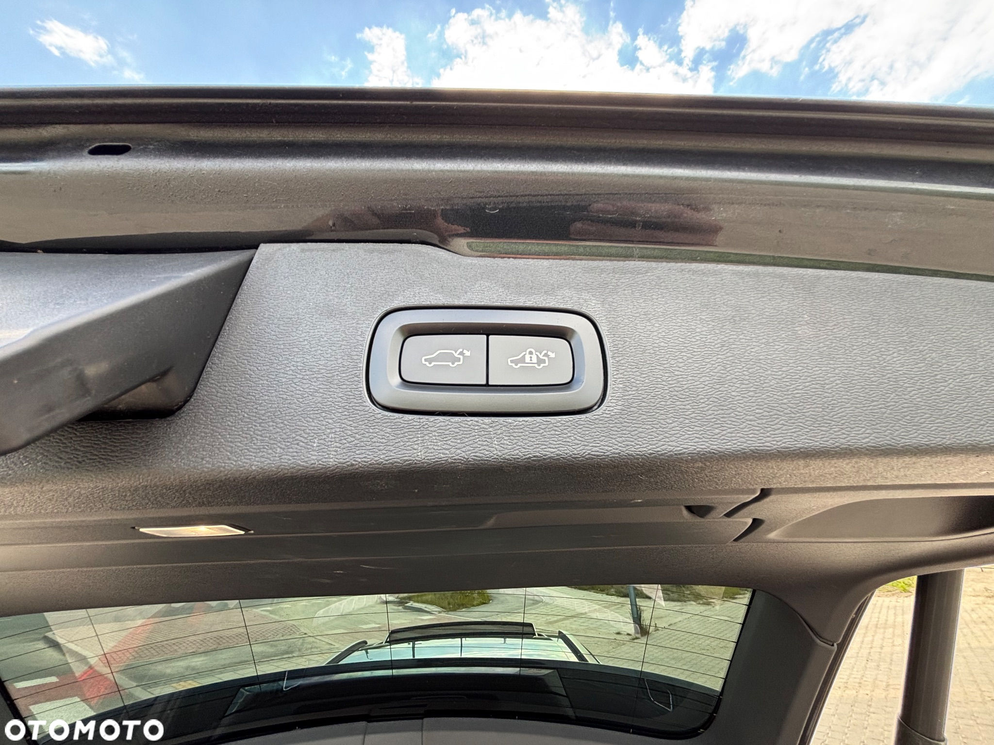 Volvo V60 T6 AWD Momentum Pro - 19