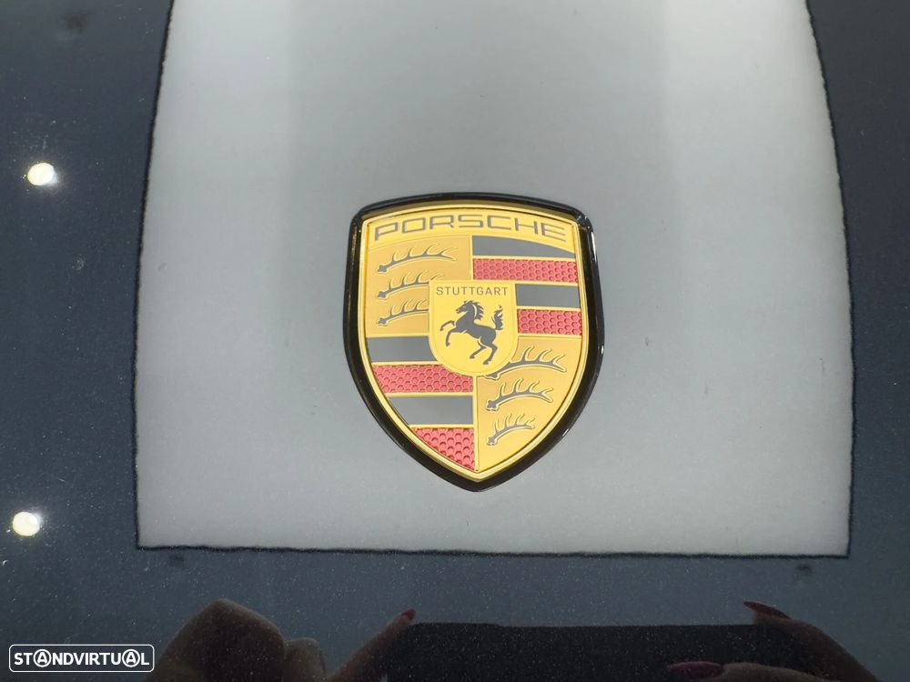 Porsche Taycan Cross Turismo 4 - 17