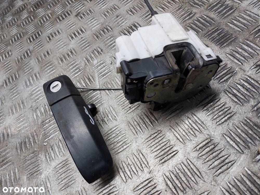 ZAMEK DRZWI PRAWY PRZÓD + KLAMKA ZEWNĘTRZNA PANDA II 0 PIN 46803509 - 2