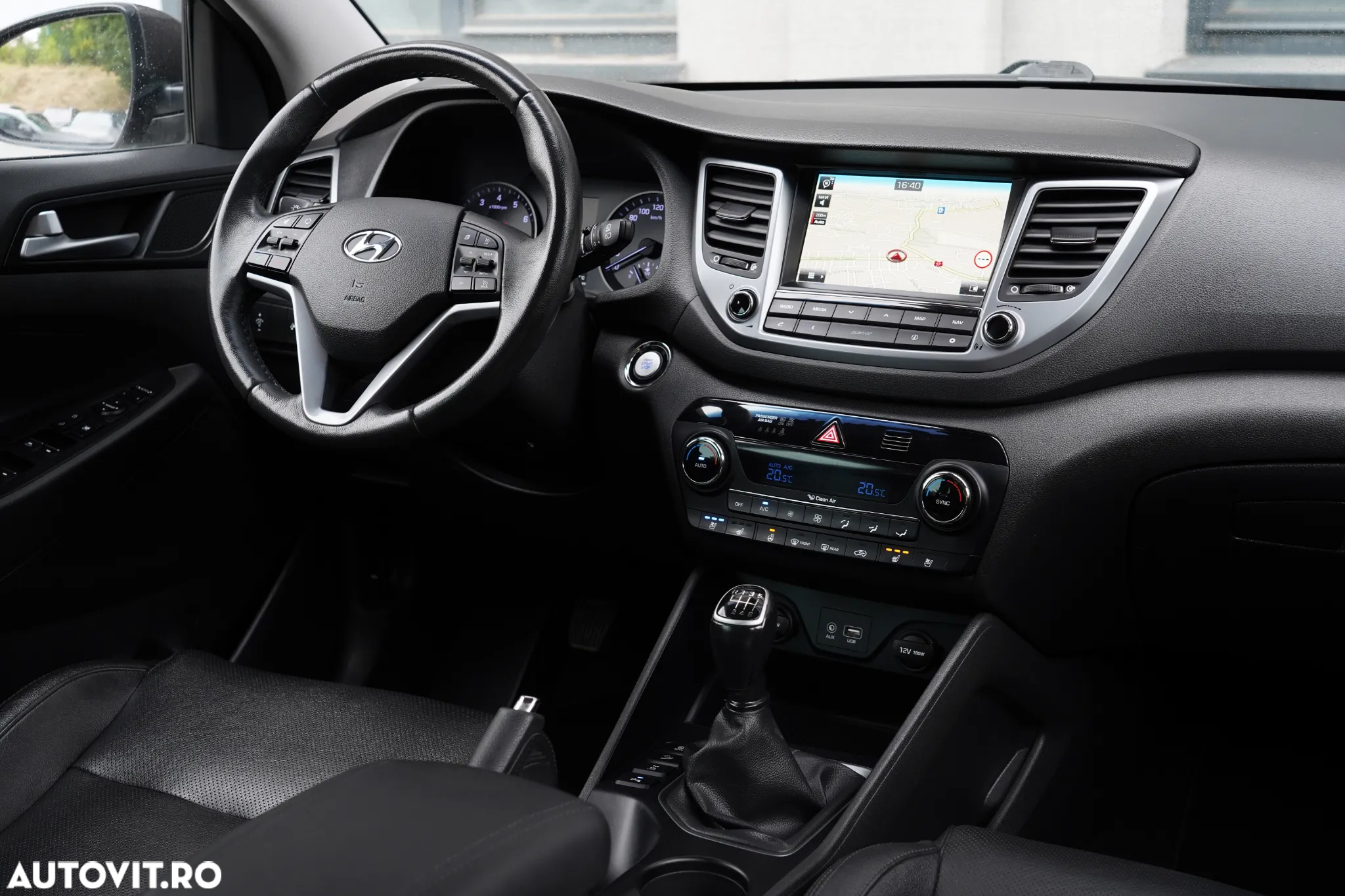 Hyundai Tucson 1.6 T-GDi 4WD 6MT Premium - 12