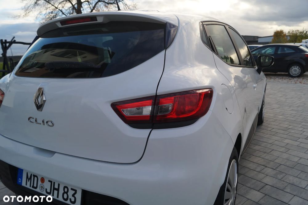 Renault Clio 1.2 16V 75 LIMITED - 19