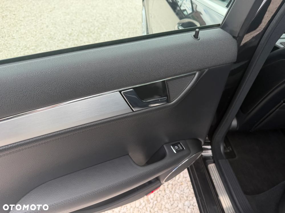 Mercedes-Benz Klasa C 350 CDI DPF 7G-TRONIC Avantgarde - 24