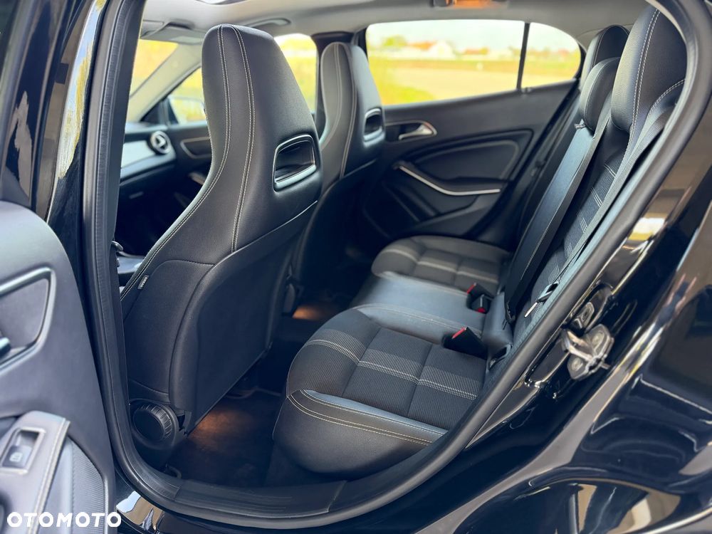 Mercedes-Benz GLA 220 d AMG Line - 13