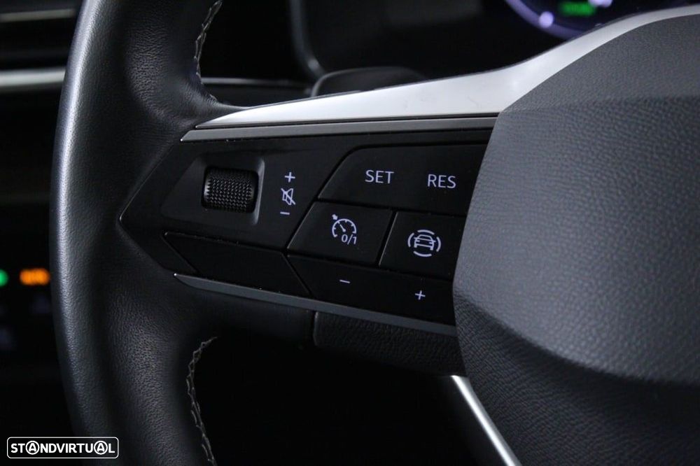 SEAT Leon 1.4 e-Hybrid Xcellence DSG - 22