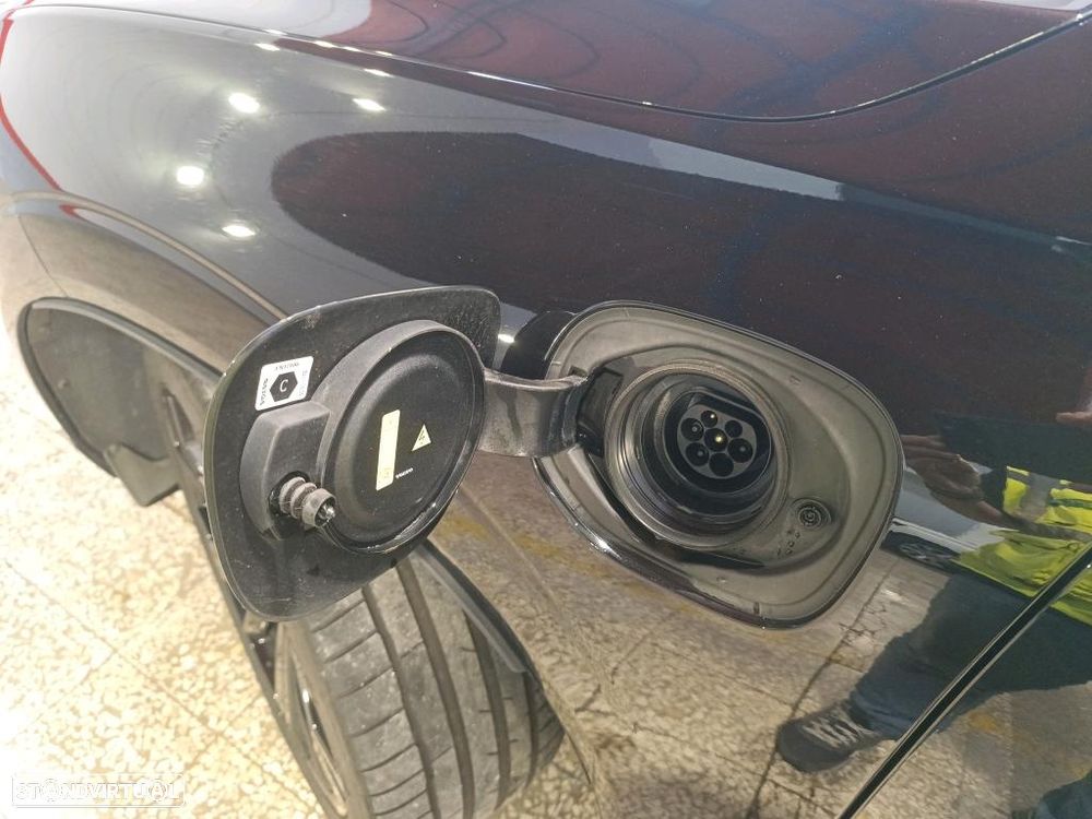 Volvo XC 60 2.0 T6 PHEV Black Edition - 11