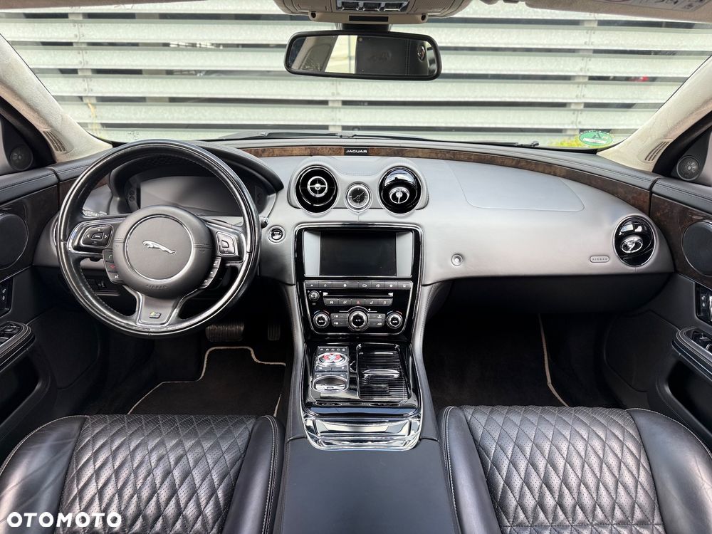Jaguar XJ - 10