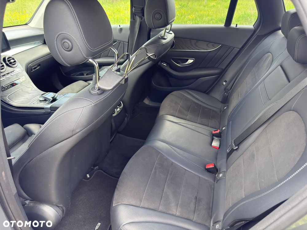 Mercedes-Benz GLC 250 4Matic 9G-TRONIC AMG Line - 31