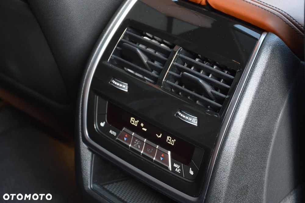 BMW X5 xDrive50e - 19