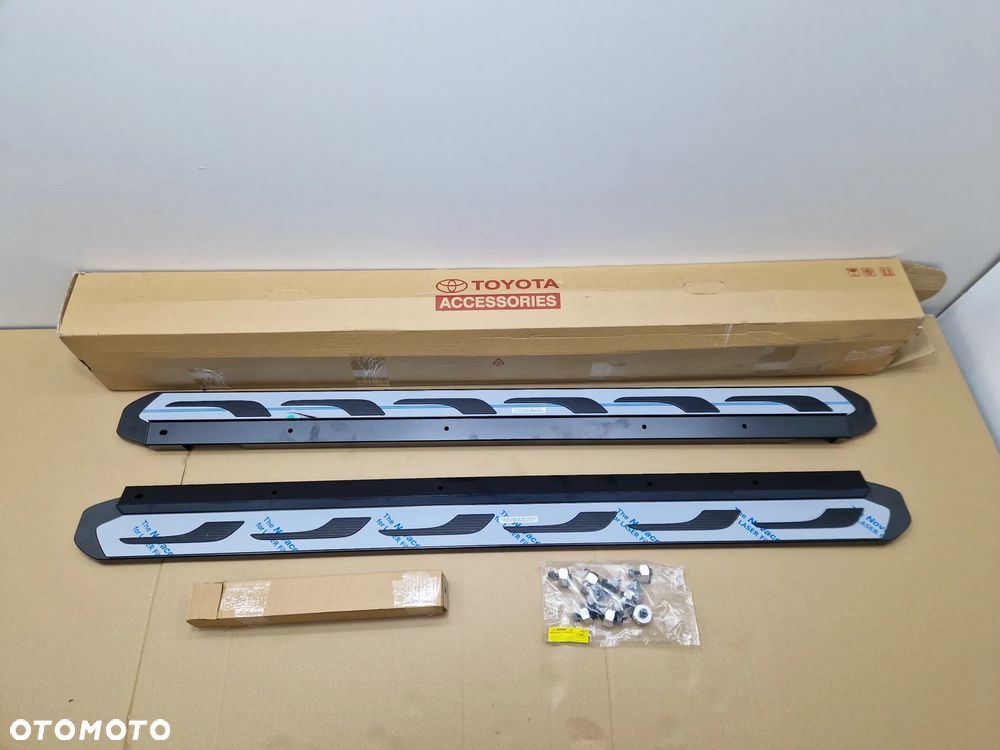 NOWE PRÓG STOPIEŃ PRAWY LEWY TOYOTA COROLLA CROSS 2022- PW388-16002 PW388-16001