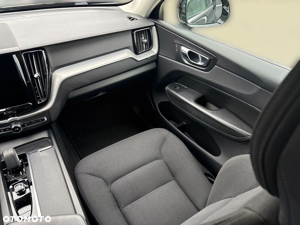 Volvo XC 60 B4 D AWD Momentum Pro - 20