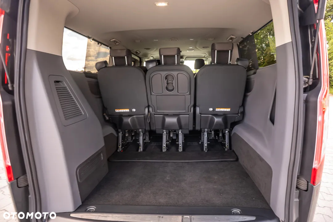 Ford Tourneo Custom 320 L2H1 VA Autm Titanium - 17