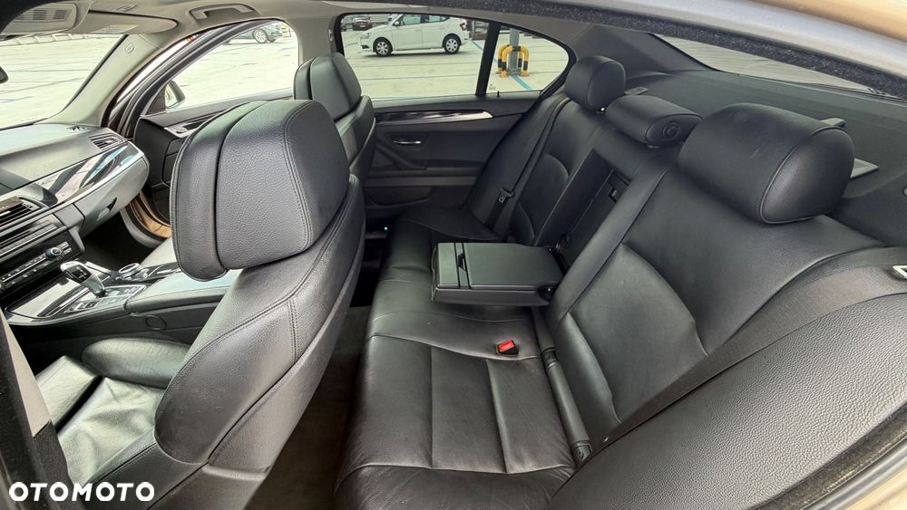 BMW Seria 5 525d - 24