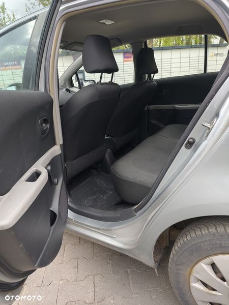 Toyota Yaris 1.0 Terra - 11