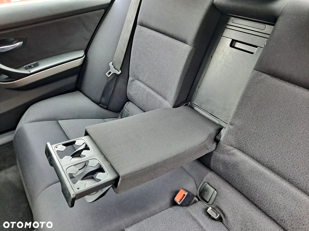 BMW Seria 3 318i - 12