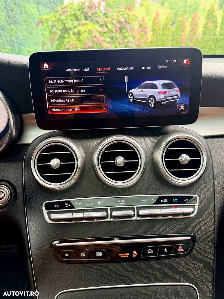Mercedes-Benz GLC 300 e 4Matic 9G-TRONIC AMG Line Plus - 16