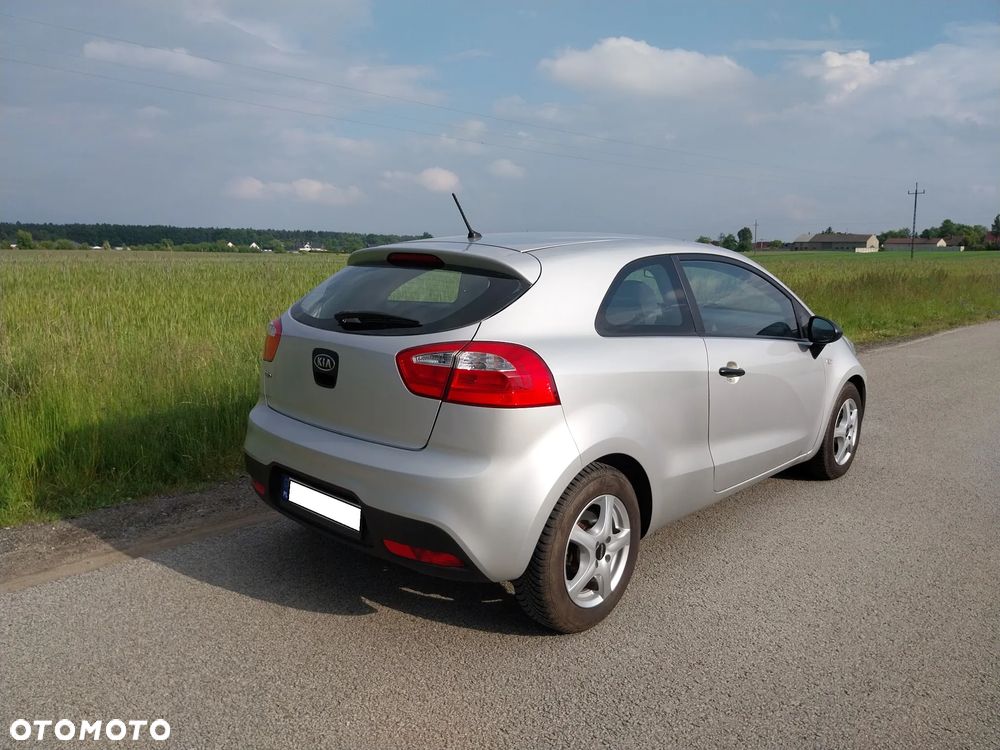 Kia Rio - 4
