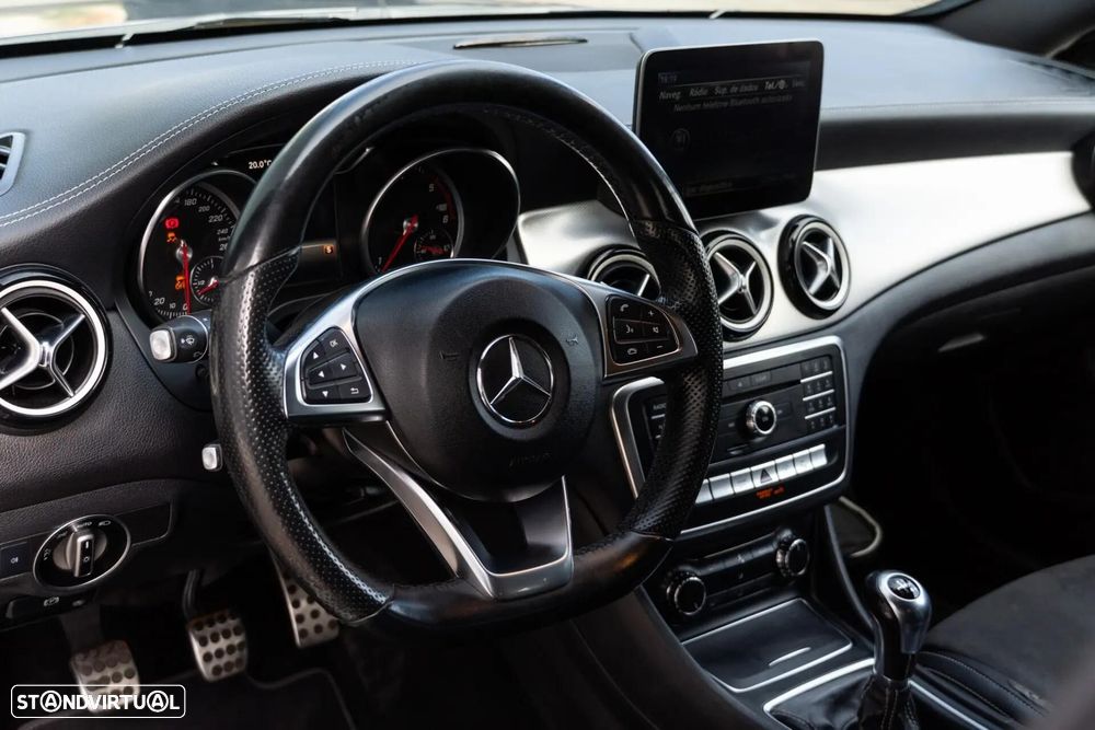 Mercedes-Benz CLA 180 d Shooting Brake AMG Line - 11
