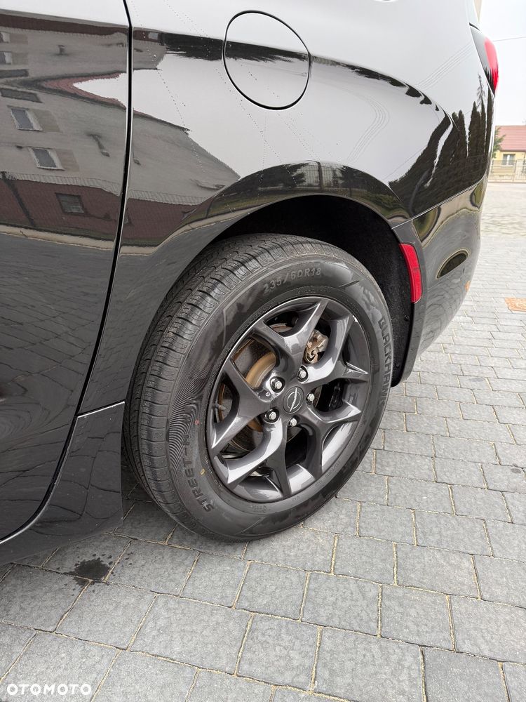 Chrysler Pacifica - 29