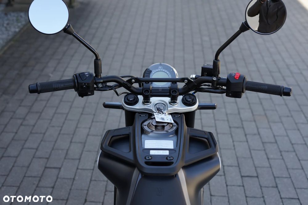 Husqvarna Svartpilen - 16