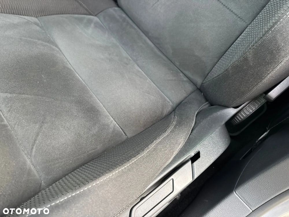 Volkswagen Golf - 24
