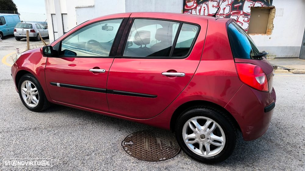 Renault Clio 1.2 16V Confort Privilège - 25