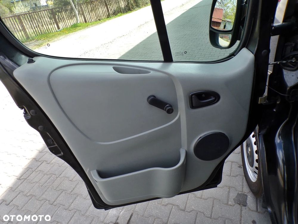 Renault TRAFIC - 17
