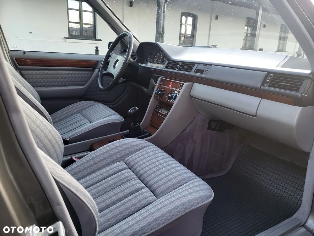 Mercedes-Benz W124 (1984-1993) - 19