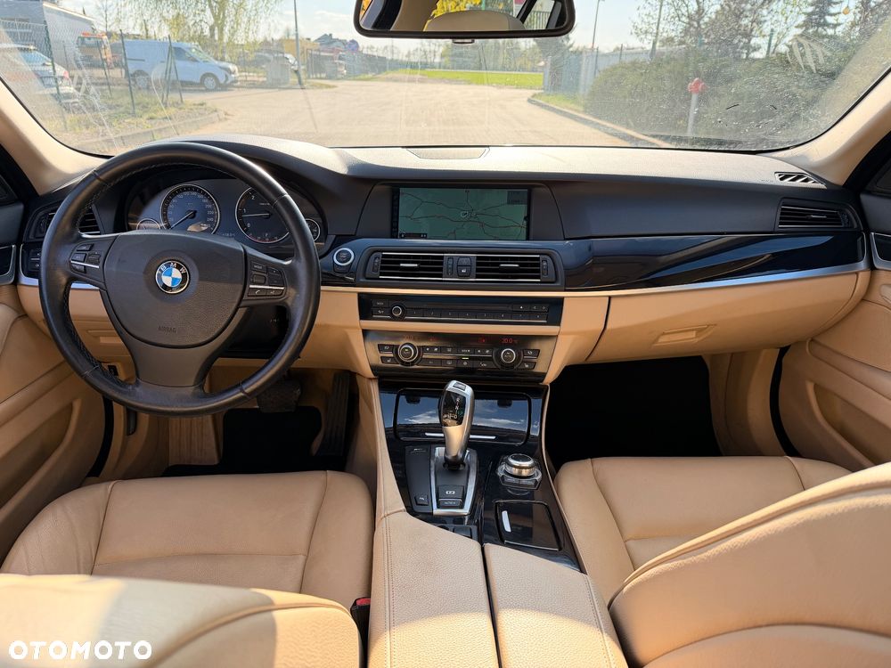 BMW Seria 5 525d Sport-Aut - 36
