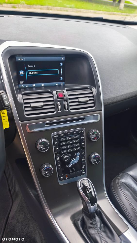 Volvo XC 60 D5 AWD Geartronic Summum - 11