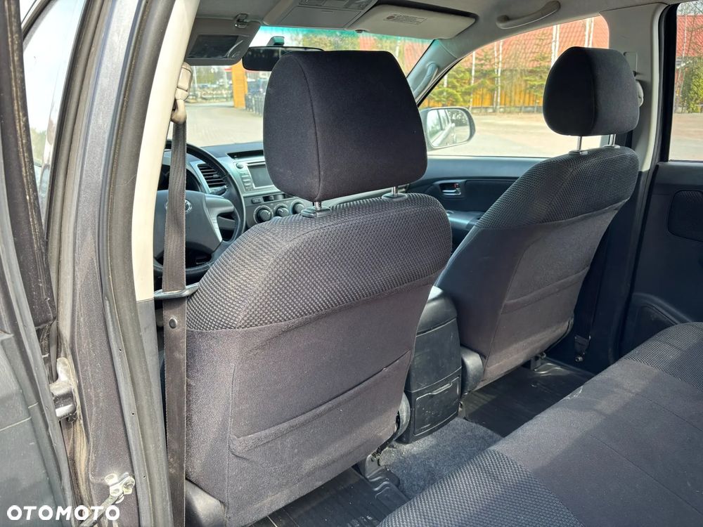 Toyota Hilux 2.5 D-4D SR5 - 17