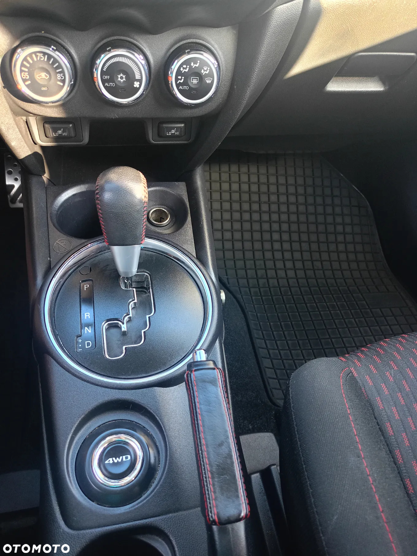 Mitsubishi Outlander - 14