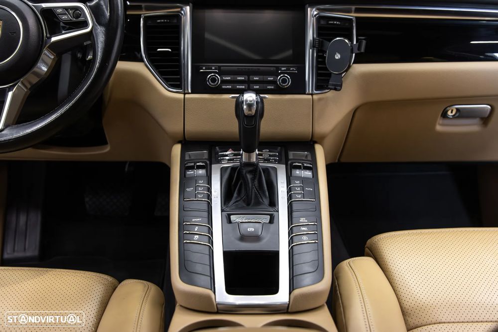 Porsche Macan S - 30