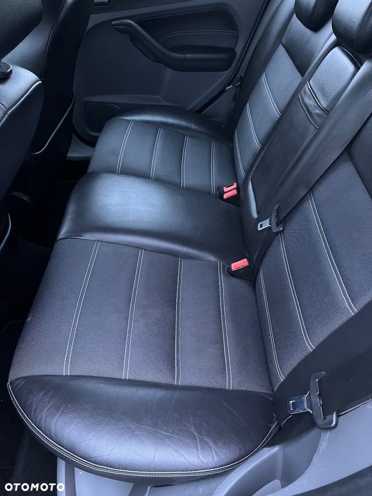 Ford Focus 1.8 Ghia - 21